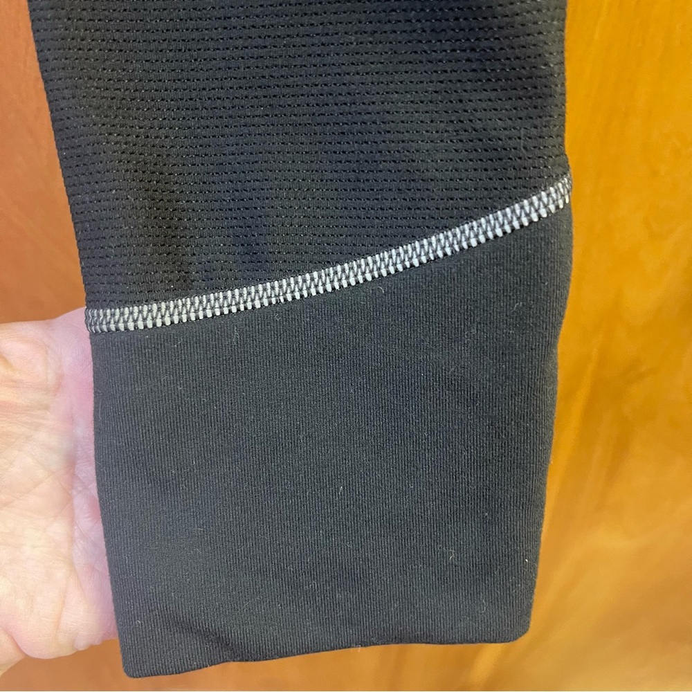 Athleta Relay Capri 2.0 Leggings Women XS Black Capri Side Pockets EUC - Picture 5 of 10